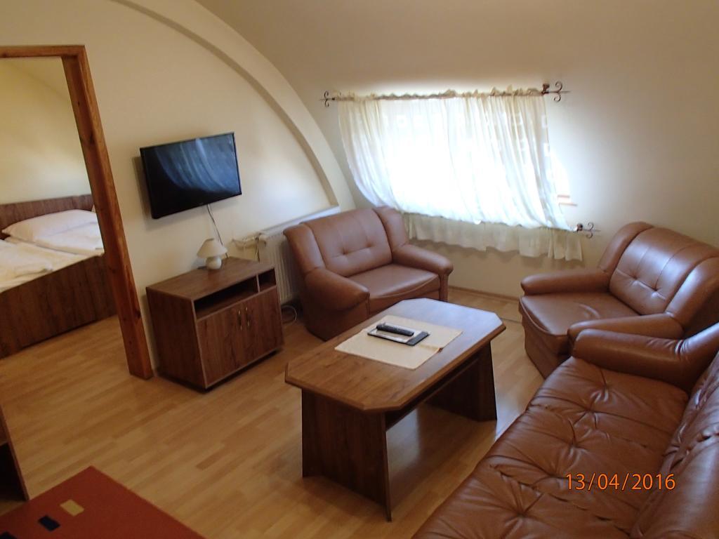 Pension Magnolia Trenčín Buitenkant foto