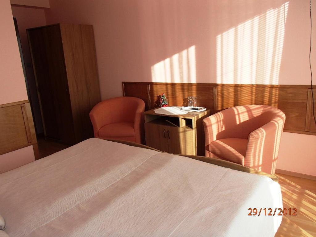 Pension Magnolia Trenčín Buitenkant foto
