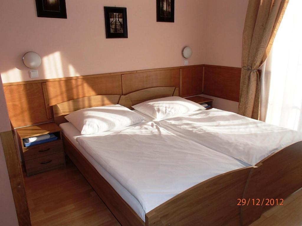 Pension Magnolia Trenčín Buitenkant foto