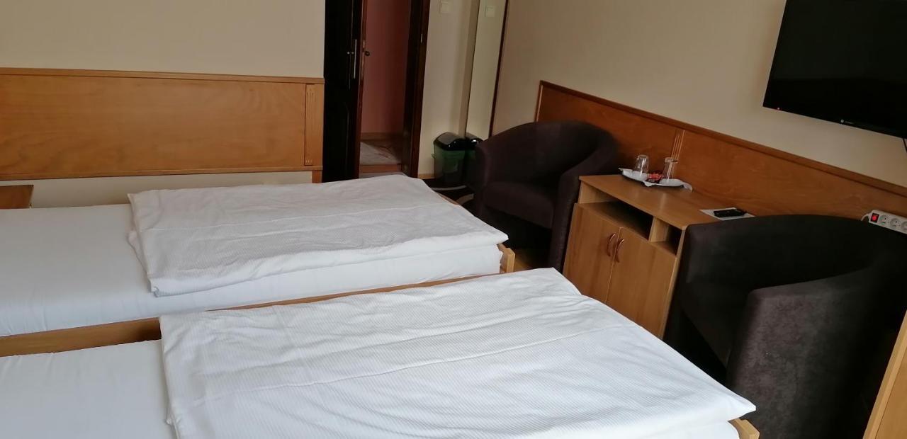 Pension Magnolia Trenčín Buitenkant foto