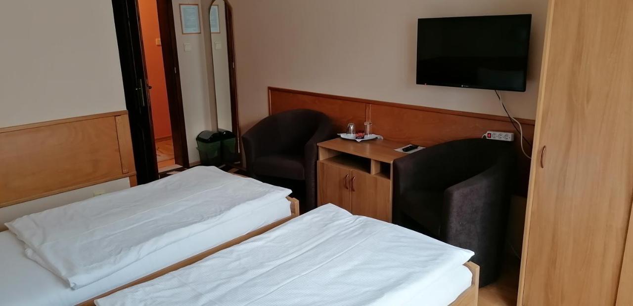 Pension Magnolia Trenčín Buitenkant foto